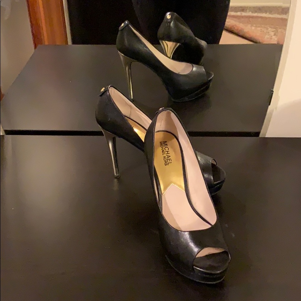 Michael Kors high heel black and gold pumps